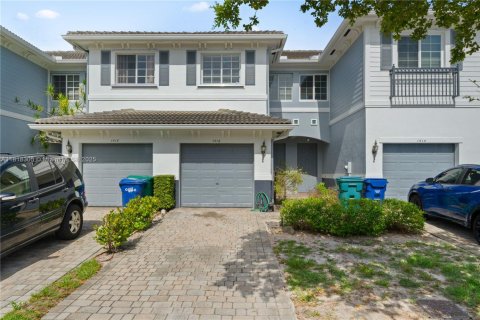 Townhouse in Lauderhill, Florida 2 bedrooms, 117.15 sq.m. № 1776342 - photo 1