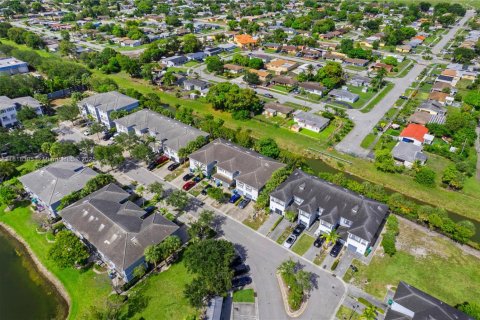Townhouse in Lauderhill, Florida 2 bedrooms, 117.15 sq.m. № 1776342 - photo 28