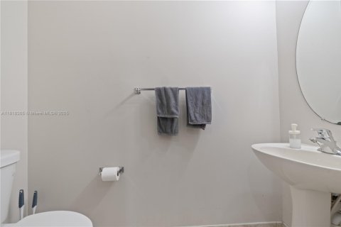Townhouse in Lauderhill, Florida 2 bedrooms, 117.15 sq.m. № 1776342 - photo 10