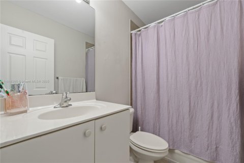 Townhouse in Lauderhill, Florida 2 bedrooms, 117.15 sq.m. № 1776342 - photo 14