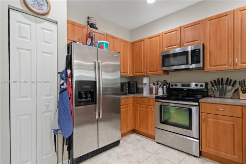 Townhouse in Lauderhill, Florida 2 bedrooms, 117.15 sq.m. № 1776342 - photo 9
