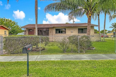 Villa ou maison à vendre à Florida City, Floride: 4 chambres, 110.74 m2 № 1966328 - photo 2