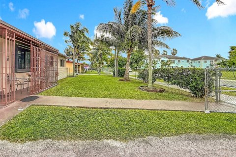 Villa ou maison à vendre à Florida City, Floride: 4 chambres, 110.74 m2 № 1966328 - photo 4