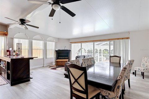 House in Auburndale, Florida 3 bedrooms, 324.04 sq.m. № 2129939 - photo 20