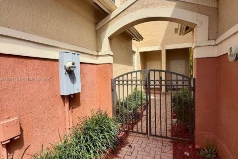 Купить таунхаус в Уэстон, Флорида 2 спальни, 128.76м2, № 2068236 - фото 3