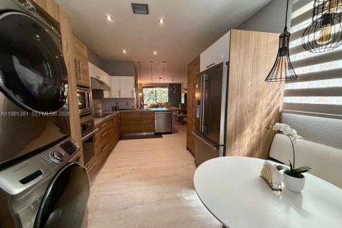 Купить таунхаус в Уэстон, Флорида 2 спальни, 128.76м2, № 2068236 - фото 17