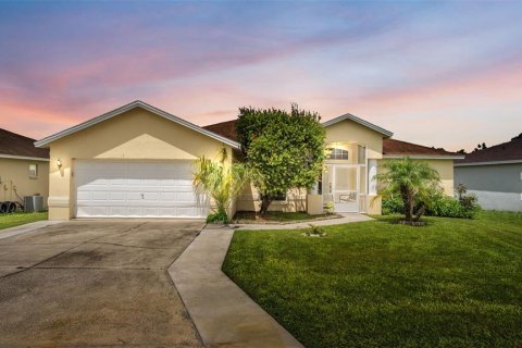 House in Lakeland, Florida 3 bedrooms, 174.66 sq.m. № 2296380 - photo 2