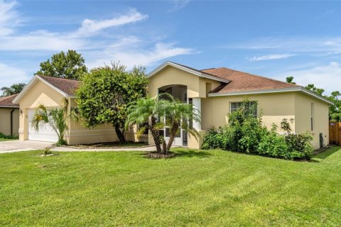 House in Lakeland, Florida 3 bedrooms, 174.66 sq.m. № 2296380