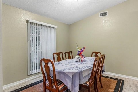 House in Lakeland, Florida 3 bedrooms, 174.66 sq.m. № 2296380 - photo 11