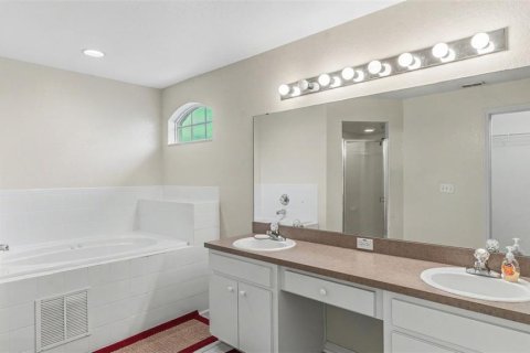 House in Lakeland, Florida 3 bedrooms, 174.66 sq.m. № 2296380 - photo 20