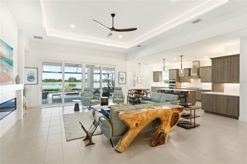 House in Sarasota, Florida 3 bedrooms, 266.35 sq.m. № 2396111 - photo 11