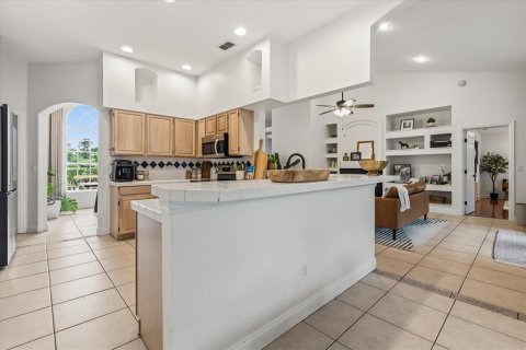 House in Gotha, Florida 4 bedrooms, 216.09 sq.m. № 2119860 - photo 14
