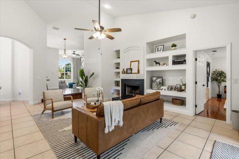 House in Gotha, Florida 4 bedrooms, 216.09 sq.m. № 2119860 - photo 7