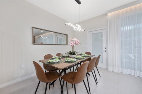 Adosado en venta en Davenport, Florida, 5 dormitorios, 212.1 m2 № 2239847 - foto 8