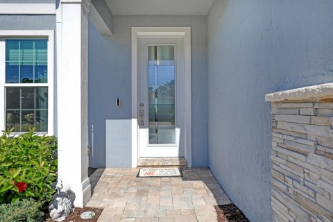 House in Stuart, Florida 5 bedrooms, 264.4 sq.m. № 2187104 - photo 2