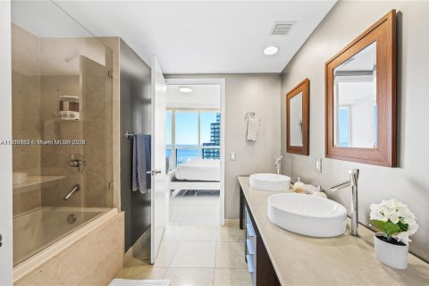 Copropriété à vendre à Miami, Floride: 2 chambres, 88.54 m2 № 1966415 - photo 15