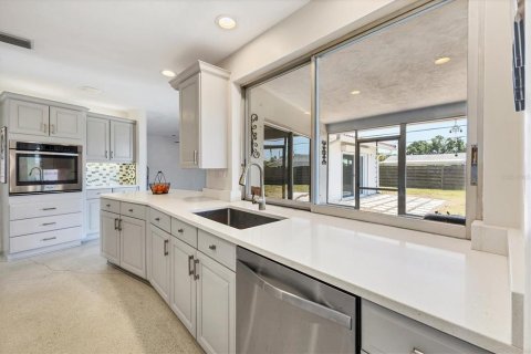Villa ou maison à vendre à Sarasota, Floride: 3 chambres, 152.27 m2 № 1749460 - photo 10