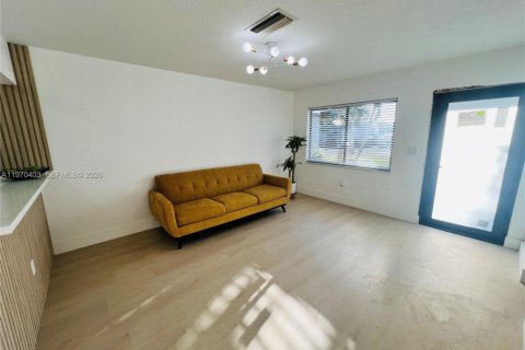 Купить виллу или дом в Майами-Гарденс, Флорида 3 спальни, 103.49м2, № 2036418 - фото 3