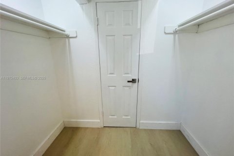 Купить виллу или дом в Майами-Гарденс, Флорида 3 спальни, 103.49м2, № 2036418 - фото 20