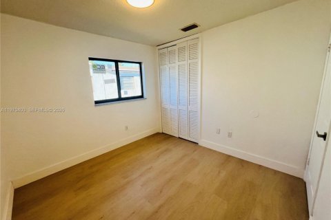 Купить виллу или дом в Майами-Гарденс, Флорида 3 спальни, 103.49м2, № 2036418 - фото 16