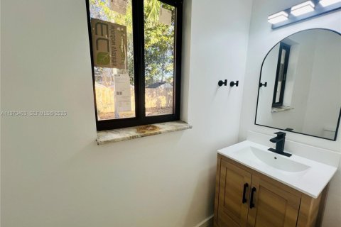 Купить виллу или дом в Майами-Гарденс, Флорида 3 спальни, 103.49м2, № 2036418 - фото 21