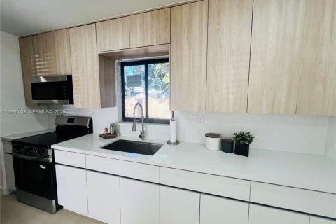 Купить виллу или дом в Майами-Гарденс, Флорида 3 спальни, 103.49м2, № 2036418 - фото 7