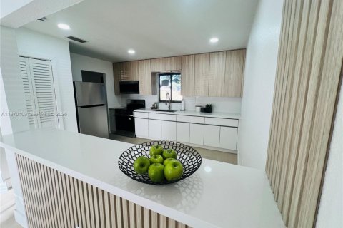 Купить виллу или дом в Майами-Гарденс, Флорида 3 спальни, 103.49м2, № 2036418 - фото 4