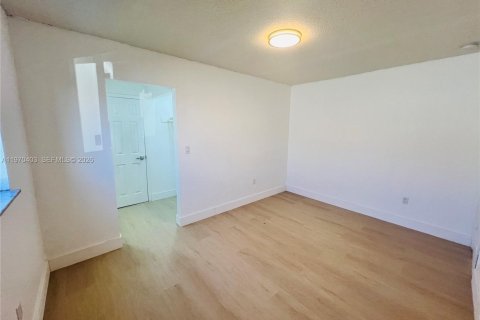 Купить виллу или дом в Майами-Гарденс, Флорида 3 спальни, 103.49м2, № 2036418 - фото 19