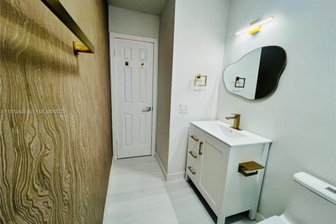 Купить виллу или дом в Майами-Гарденс, Флорида 3 спальни, 103.49м2, № 2036418 - фото 13