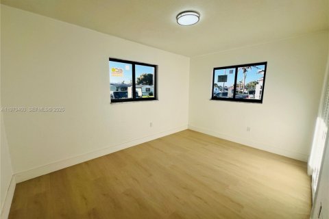 Купить виллу или дом в Майами-Гарденс, Флорида 3 спальни, 103.49м2, № 2036418 - фото 10