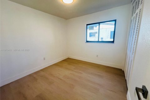 Купить виллу или дом в Майами-Гарденс, Флорида 3 спальни, 103.49м2, № 2036418 - фото 15