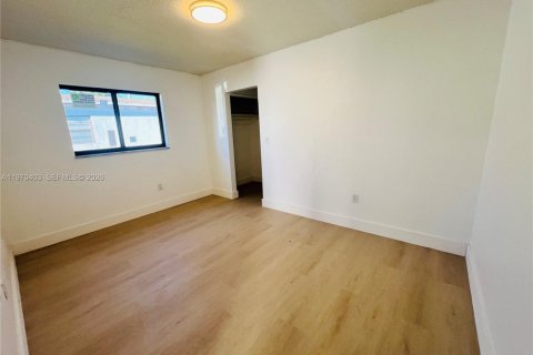 Купить виллу или дом в Майами-Гарденс, Флорида 3 спальни, 103.49м2, № 2036418 - фото 18