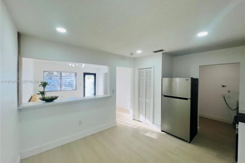 Купить виллу или дом в Майами-Гарденс, Флорида 3 спальни, 103.49м2, № 2036418 - фото 6