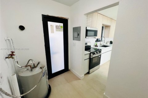 Купить виллу или дом в Майами-Гарденс, Флорида 3 спальни, 103.49м2, № 2036418 - фото 23