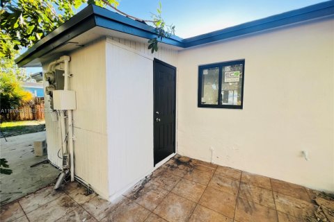 Купить виллу или дом в Майами-Гарденс, Флорида 3 спальни, 103.49м2, № 2036418 - фото 30