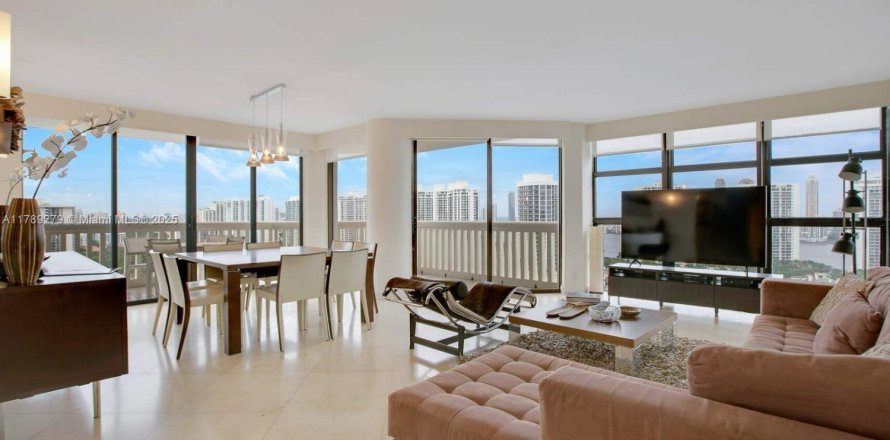 Condo à Aventura, Floride, 3 chambres № 1730943