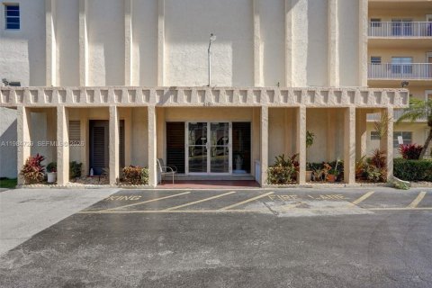 Copropriété à vendre à Lauderdale Lakes, Floride: 1 chambre, 72.74 m2 № 2046934 - photo 27