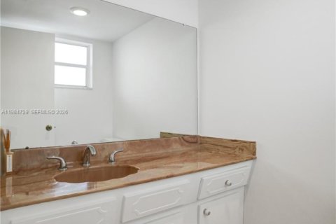 Copropriété à vendre à Lauderdale Lakes, Floride: 1 chambre, 72.74 m2 № 2046934 - photo 12