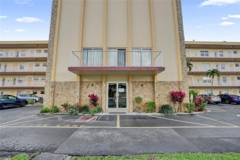 Copropriété à vendre à Lauderdale Lakes, Floride: 1 chambre, 72.74 m2 № 2046934 - photo 3