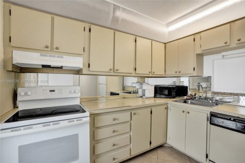 Copropriété à vendre à Lauderdale Lakes, Floride: 1 chambre, 72.74 m2 № 2046934 - photo 8