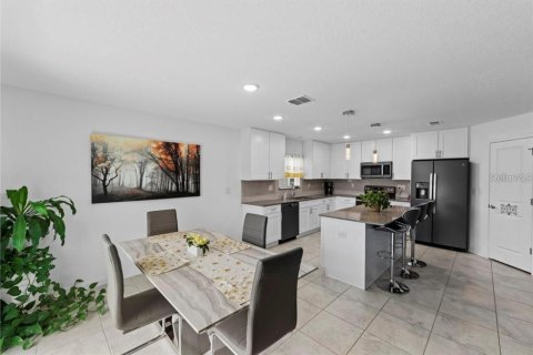 Villa ou maison à vendre à Kissimmee, Floride: 4 chambres, 171.22 m2 № 2144163 - photo 6