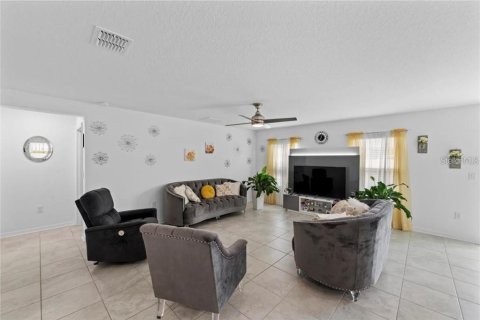 Villa ou maison à vendre à Kissimmee, Floride: 4 chambres, 171.22 m2 № 2144163 - photo 5
