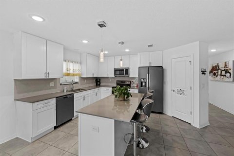 Villa ou maison à vendre à Kissimmee, Floride: 4 chambres, 171.22 m2 № 2144163 - photo 4