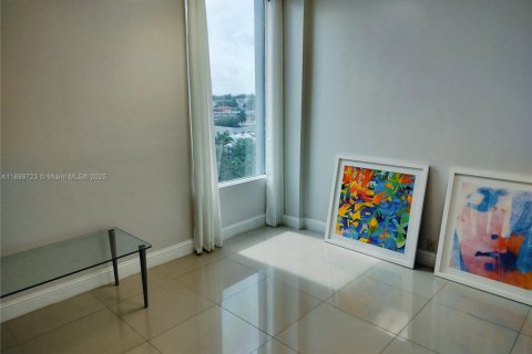 Commercial property in North Miami, Florida № 1938956 - photo 5