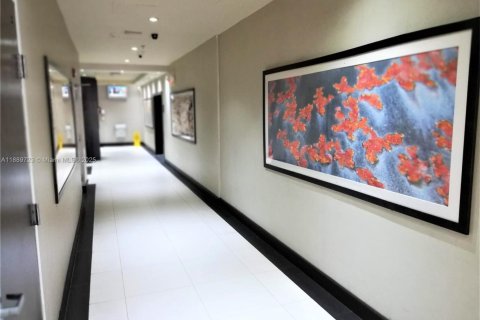 Commercial property in North Miami, Florida № 1938956 - photo 2