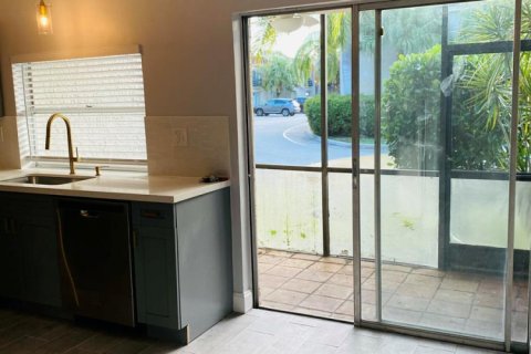 Condo in Oakland Park, Florida, 2 bedrooms  № 2087229 - photo 4