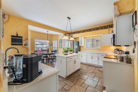 House in Lutz, Florida 6 bedrooms, 289.02 sq.m. № 1900944 - photo 7