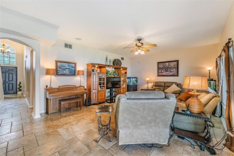 House in Lutz, Florida 6 bedrooms, 289.02 sq.m. № 1900944 - photo 12