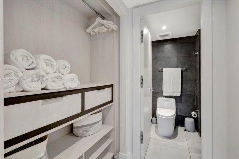 Copropriété à louer à Miami Beach, Floride: 2 chambres, 159.79 m2 № 1668335 - photo 17