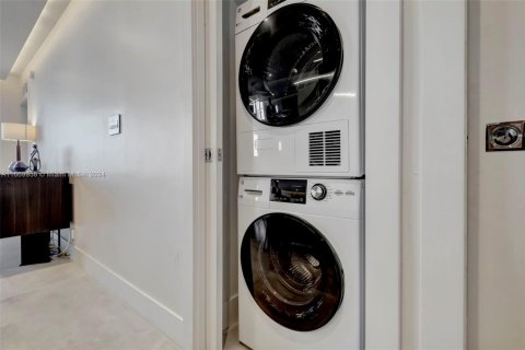 Copropriété à louer à Miami Beach, Floride: 2 chambres, 159.79 m2 № 1668335 - photo 13